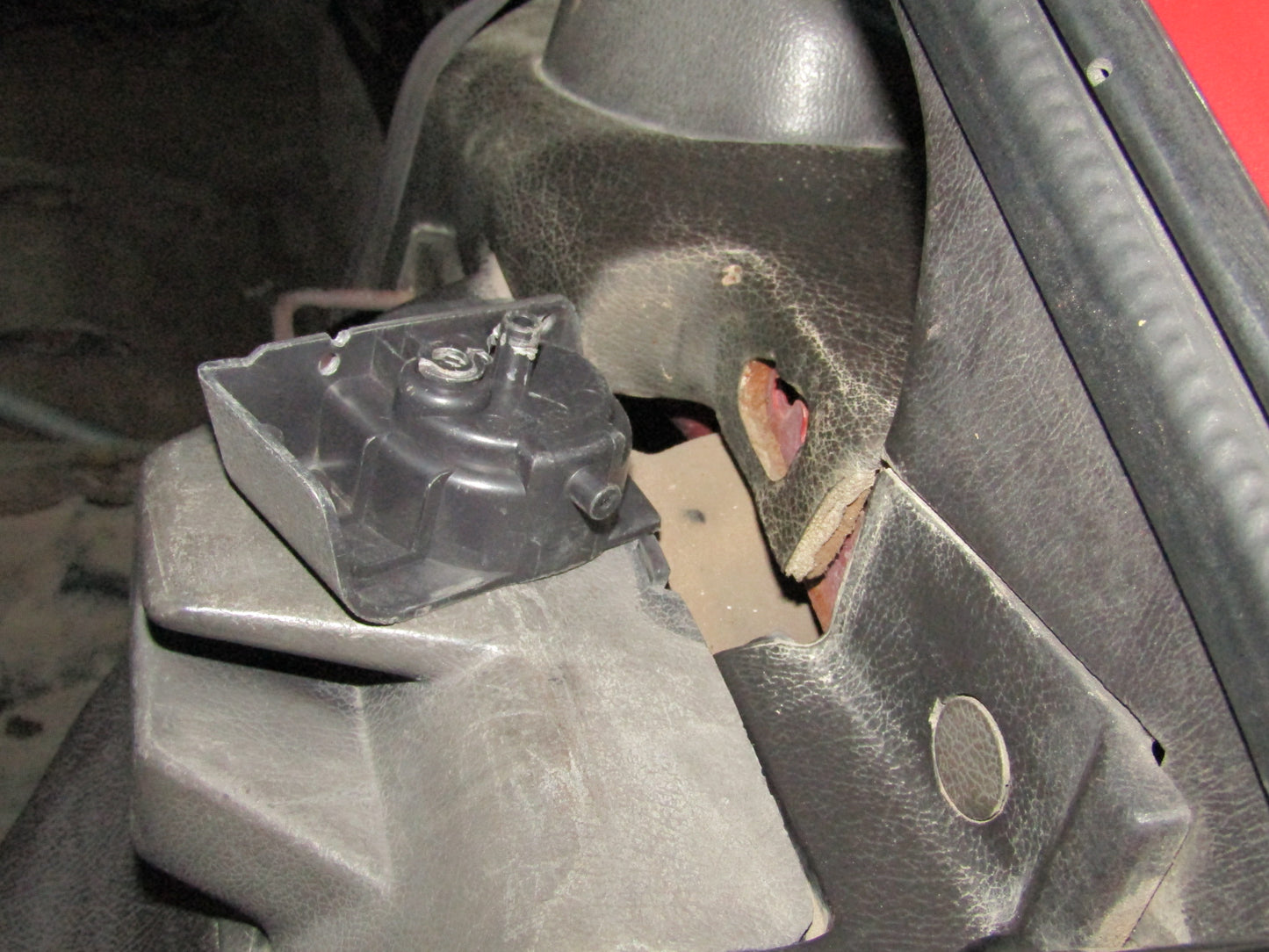 94 95 96 97 Mitsubishi 3000GT OEM Trunk Cover Roll Mount Holder - Right