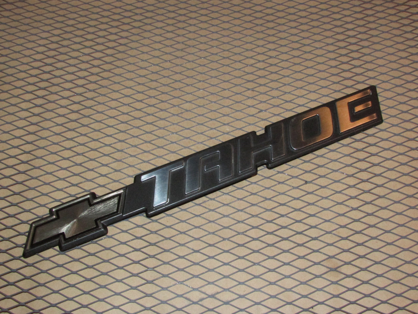 00 01 02 03 04 05 06 Chevrolet Tahoe OEM Rear Door Tailgate Emblem Badge