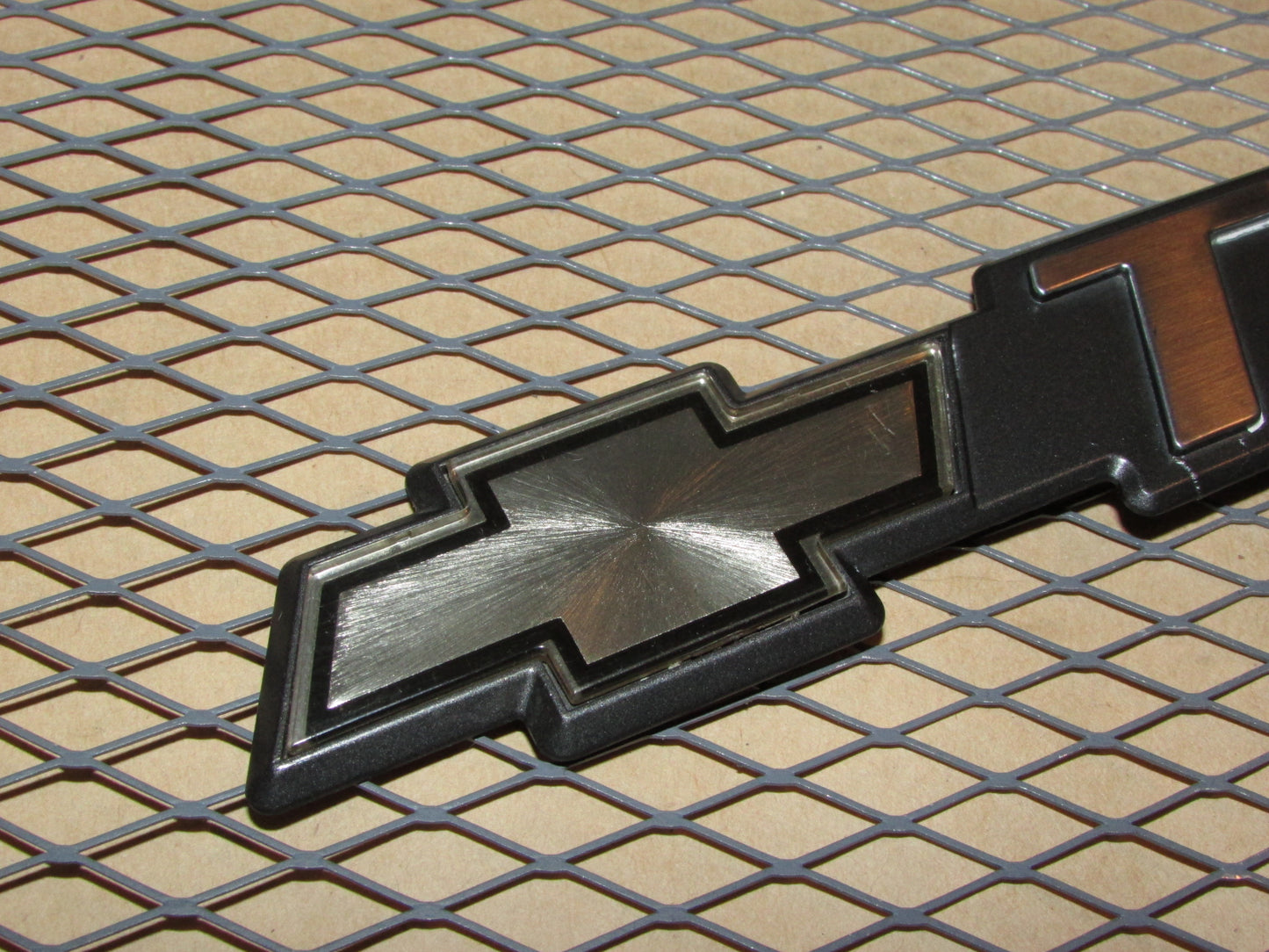 00 01 02 03 04 05 06 Chevrolet Tahoe OEM Rear Door Tailgate Emblem Badge