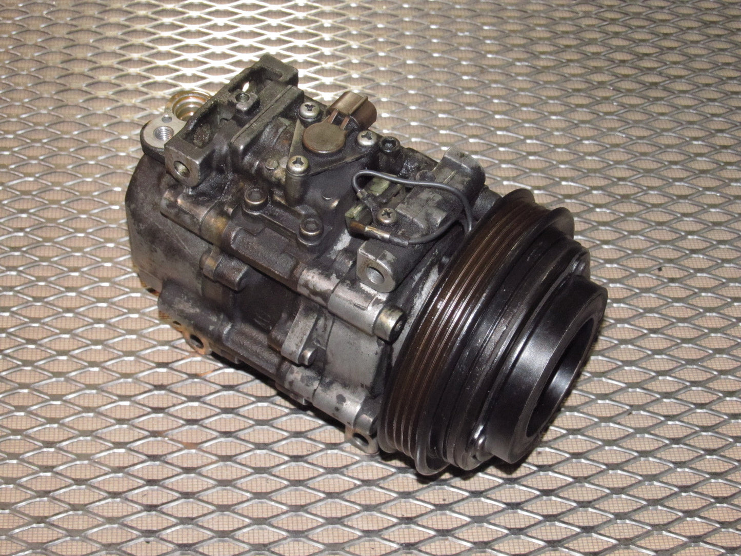 90 91 92 93 Mazda Miata OEM A/C Compressor