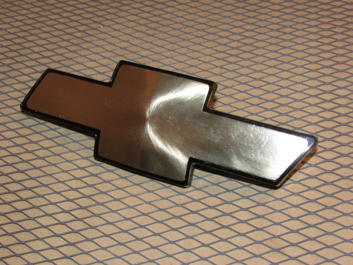 95 96 97 Chevrolet Blazer OEM Front Bumper Grille Bow Tie Emblem Badge