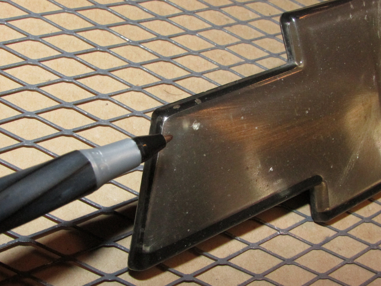 98 99 00 01 02 03 04 05 Chevrolet Blazer OEM Front Bumper Grille Bow Tie Emblem Badge