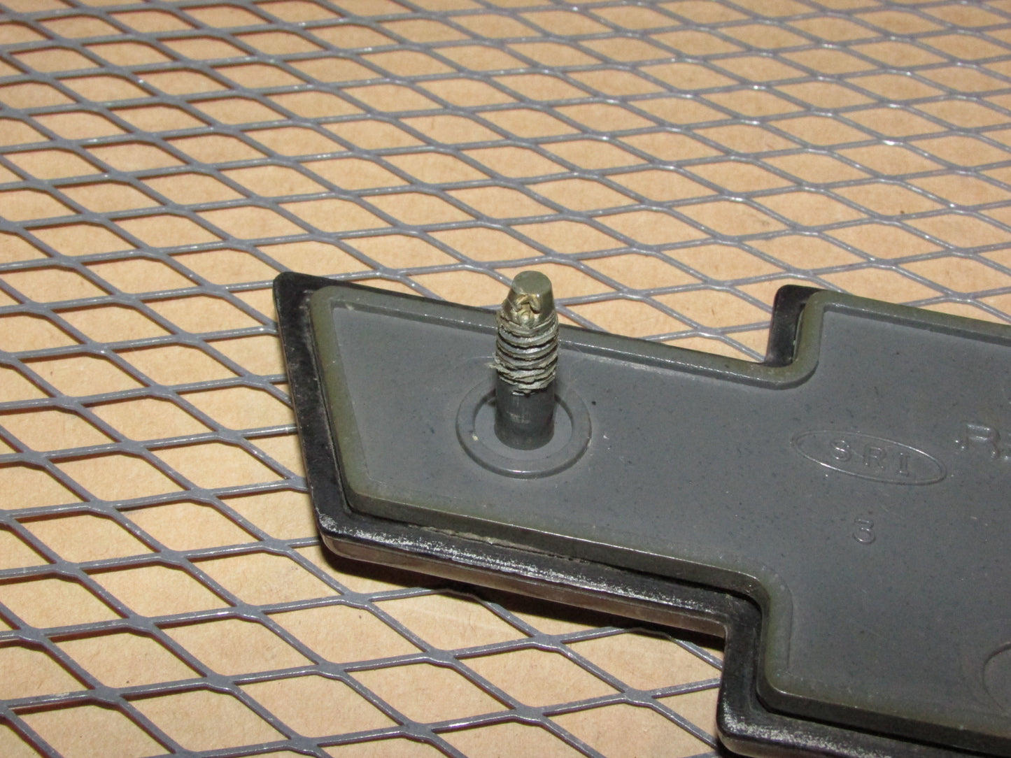 98 99 00 01 02 03 04 05 Chevrolet Blazer OEM Front Bumper Grille Bow Tie Emblem Badge