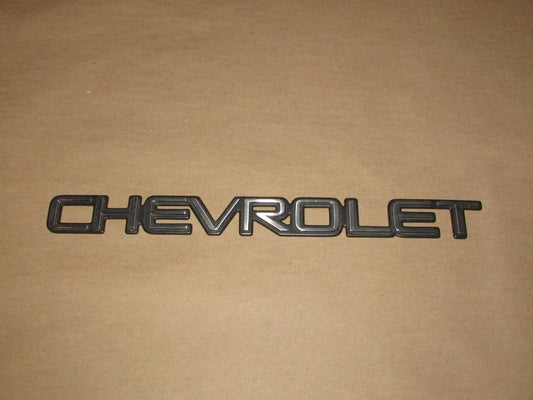 98 99 00 01 02 03 04 05 Chevrolet Blazer OEM Rear Door Tailgate Chevrolet Emblem Badge
