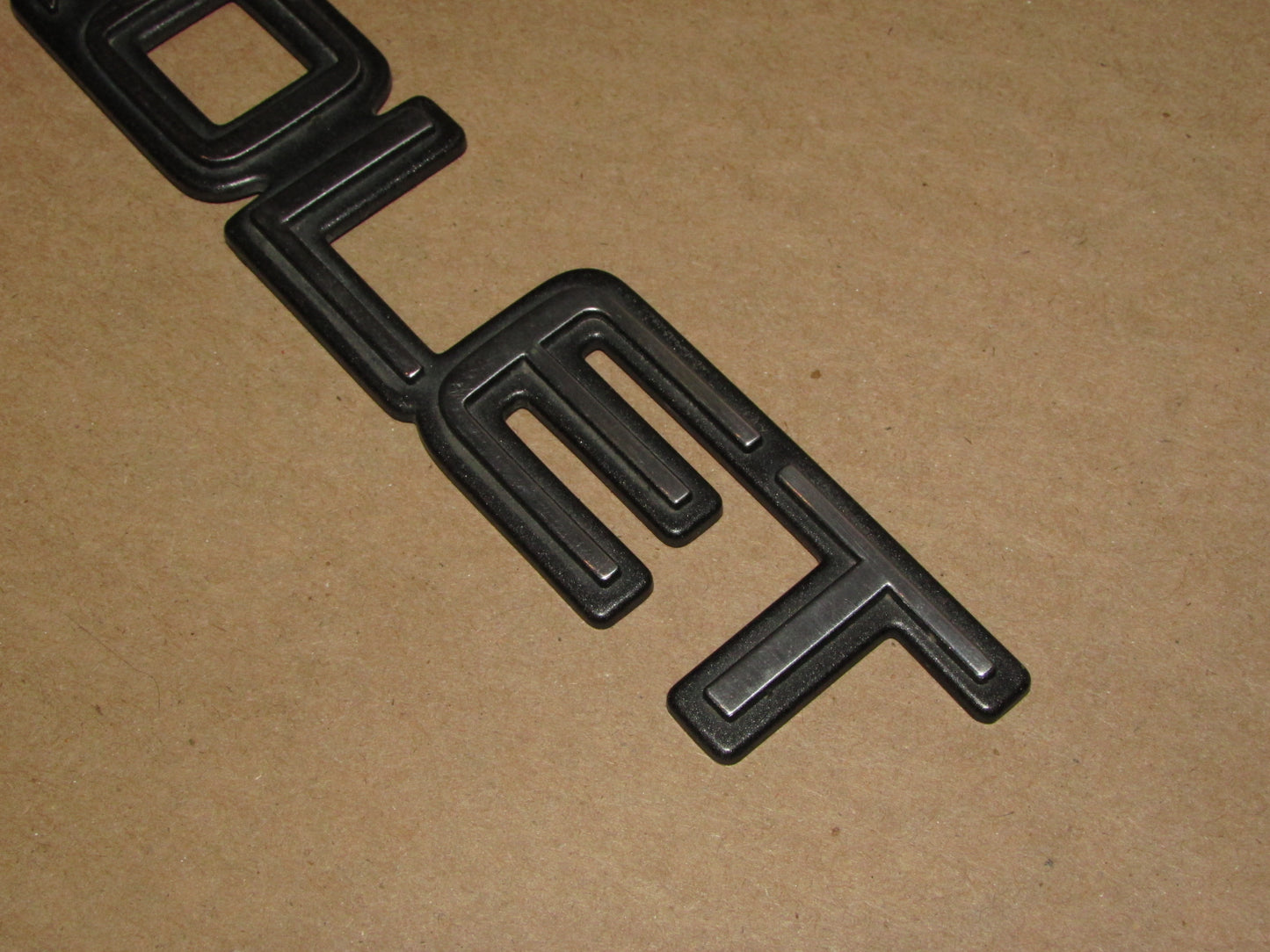 98 99 00 01 02 03 04 05 Chevrolet Blazer OEM Rear Door Tailgate Chevrolet Emblem Badge