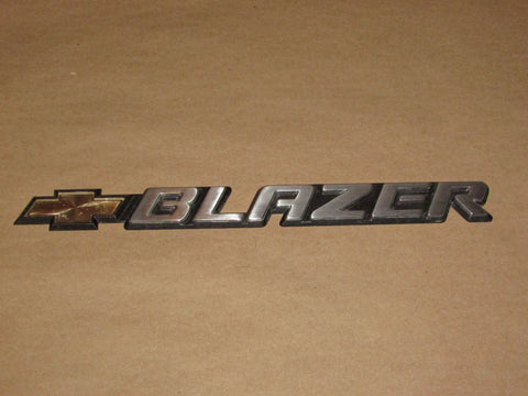 98 99 00 01 02 03 04 05 Chevrolet Blazer OEM Rear Door Tailgate Blazer Emblem Badge