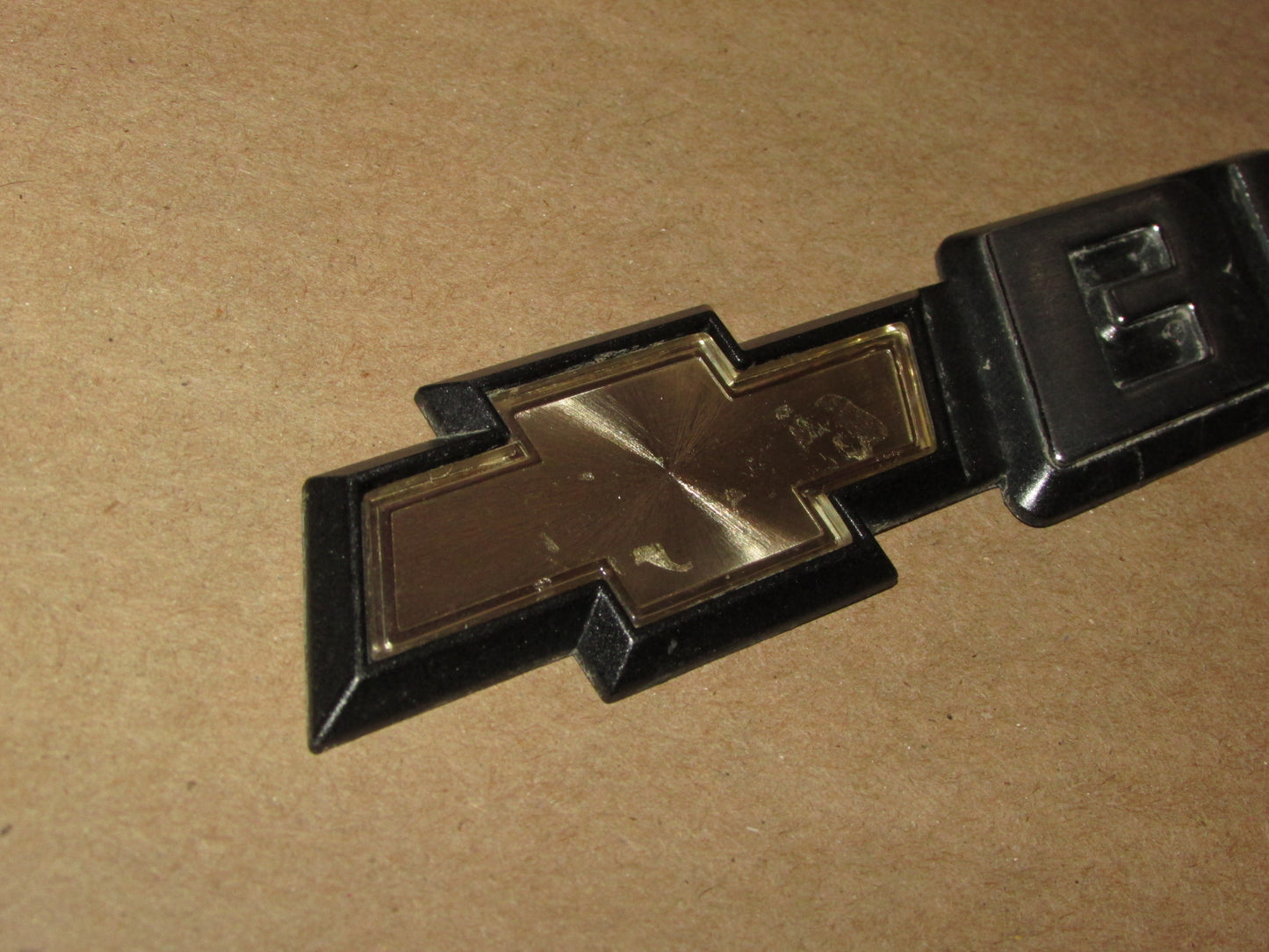 98 99 00 01 02 03 04 05 Chevrolet Blazer OEM Rear Door Tailgate Blazer Emblem Badge