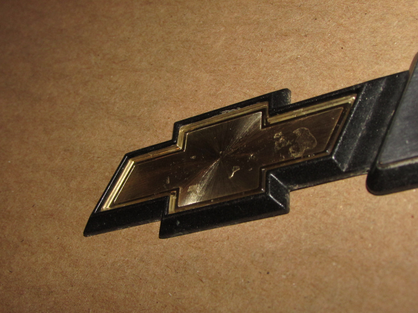 98 99 00 01 02 03 04 05 Chevrolet Blazer OEM Rear Door Tailgate Blazer Emblem Badge