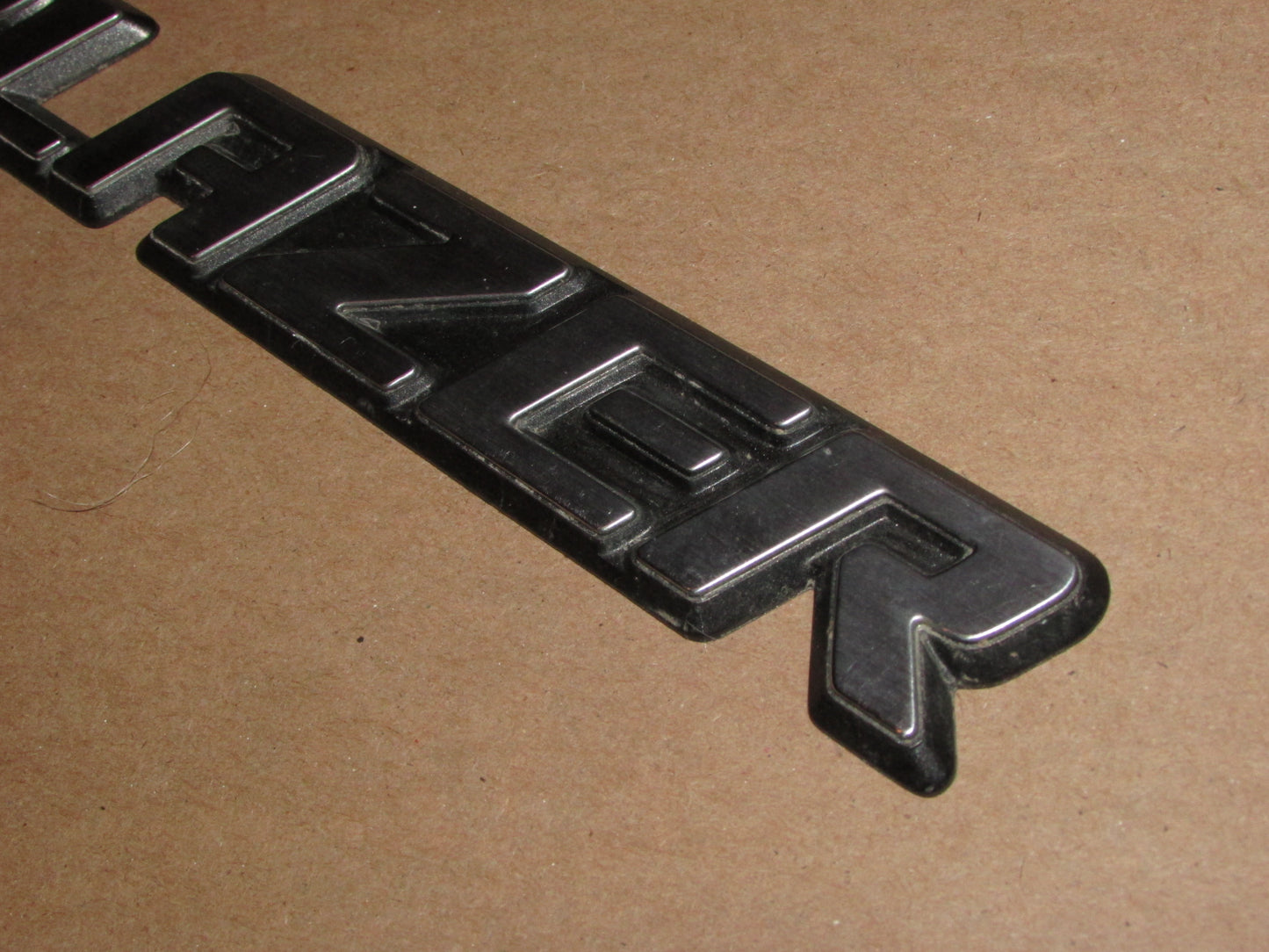 98 99 00 01 02 03 04 05 Chevrolet Blazer OEM Rear Door Tailgate Blazer Emblem Badge