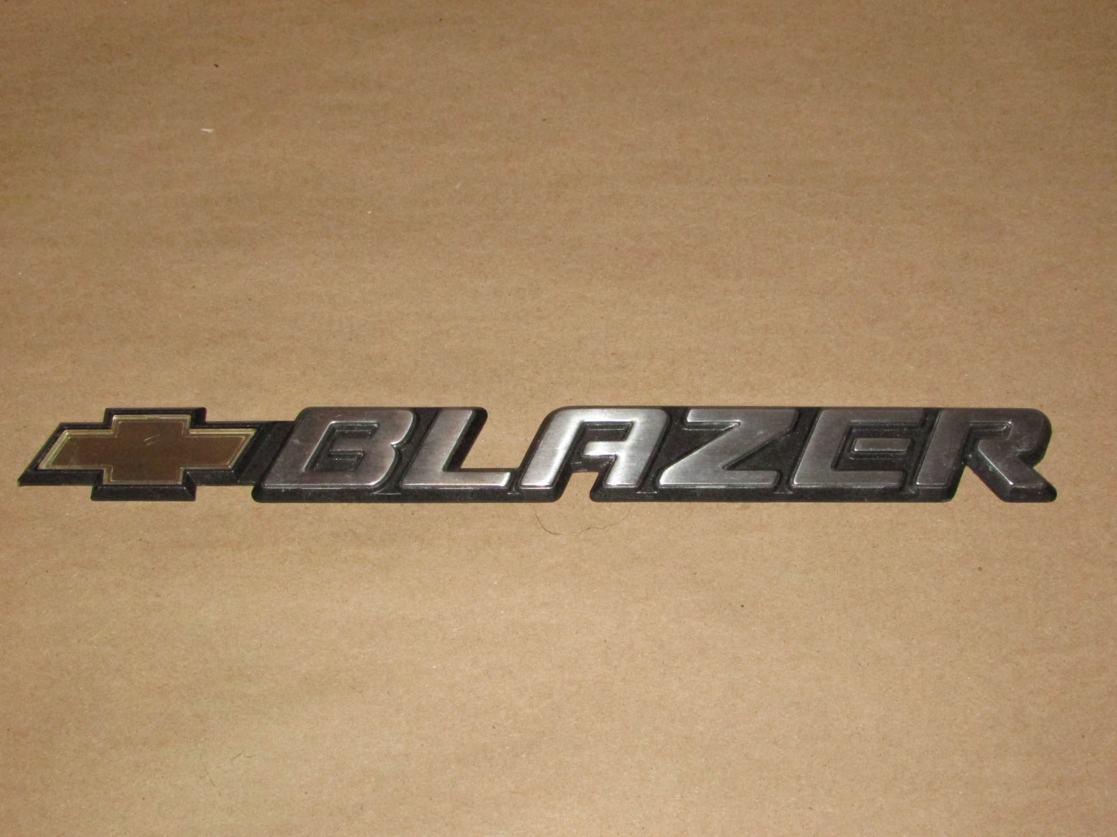 98 99 00 01 02 03 04 05 Chevrolet Blazer OEM Rear Door Tailgate Blazer Emblem Badge