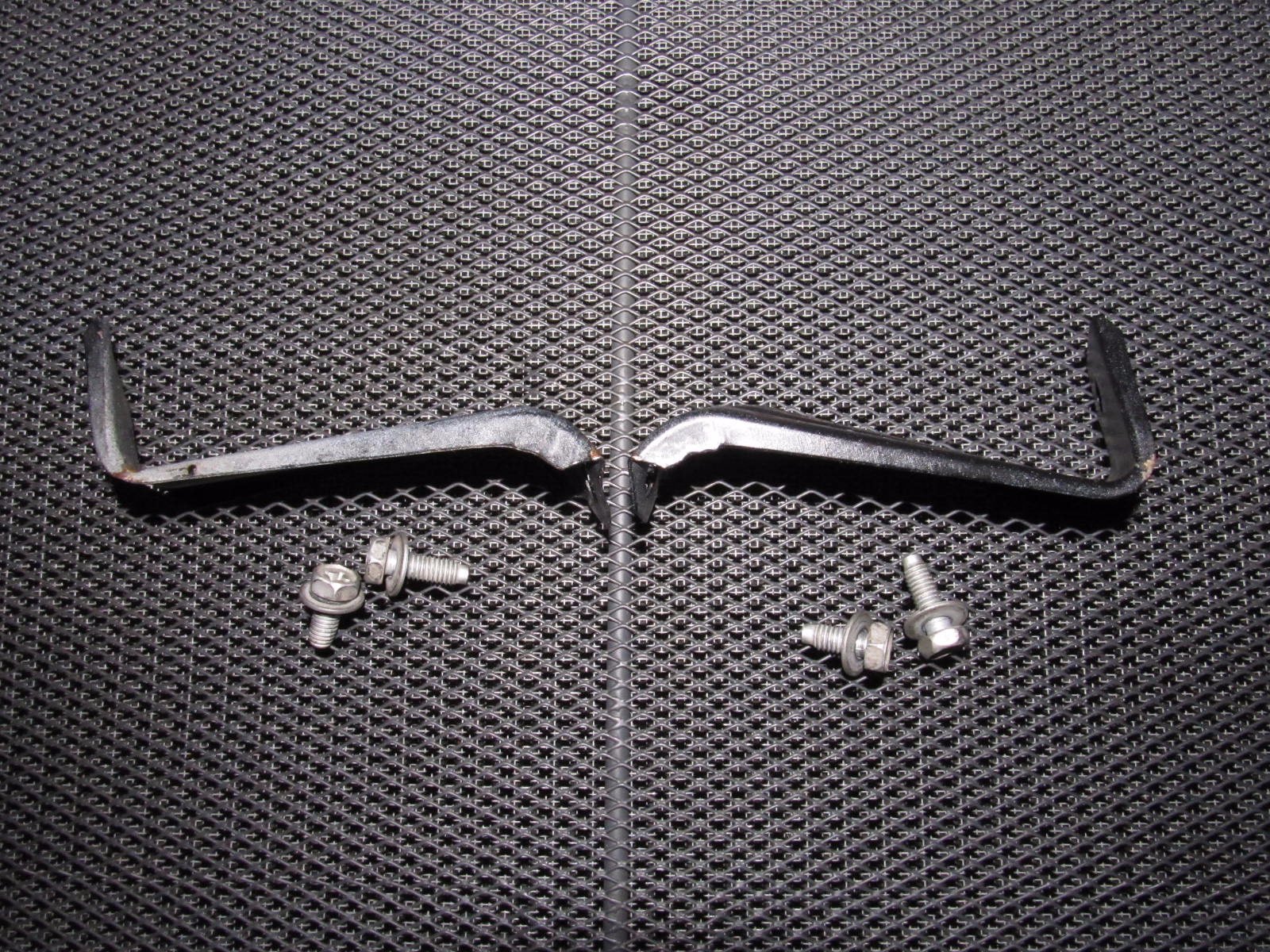 90 91 92 93 94 95 96 Nissan 300zx OEM Fender Mounting Bracket - Front