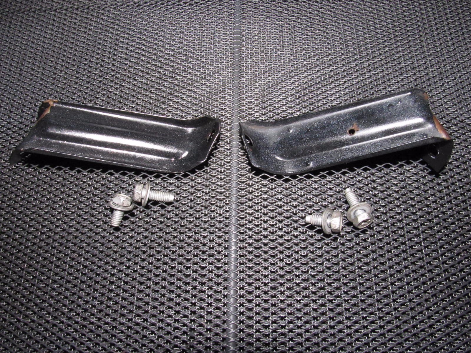 90 91 92 93 94 95 96 Nissan 300zx OEM Fender Mounting Bracket - Front