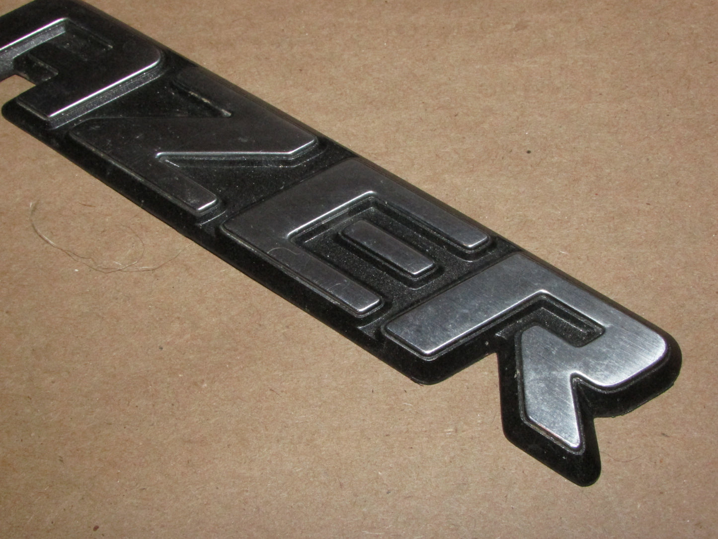 98 99 00 01 02 03 04 05 Chevrolet Blazer OEM Rear Door Tailgate Blazer Emblem Badge