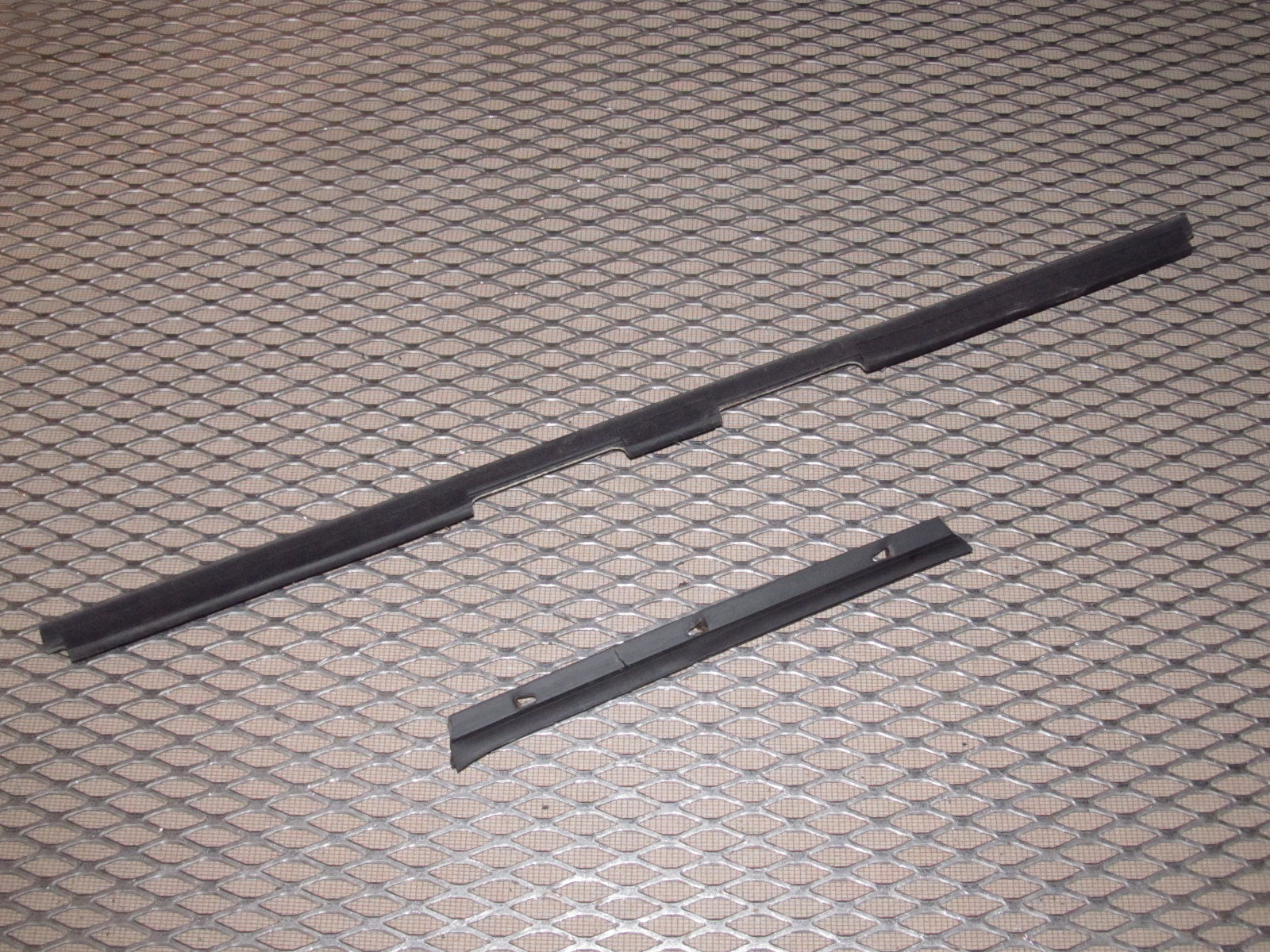 94 95 96 97 Mazda Miata OEM Door Panel Window Guide Moulding - Left