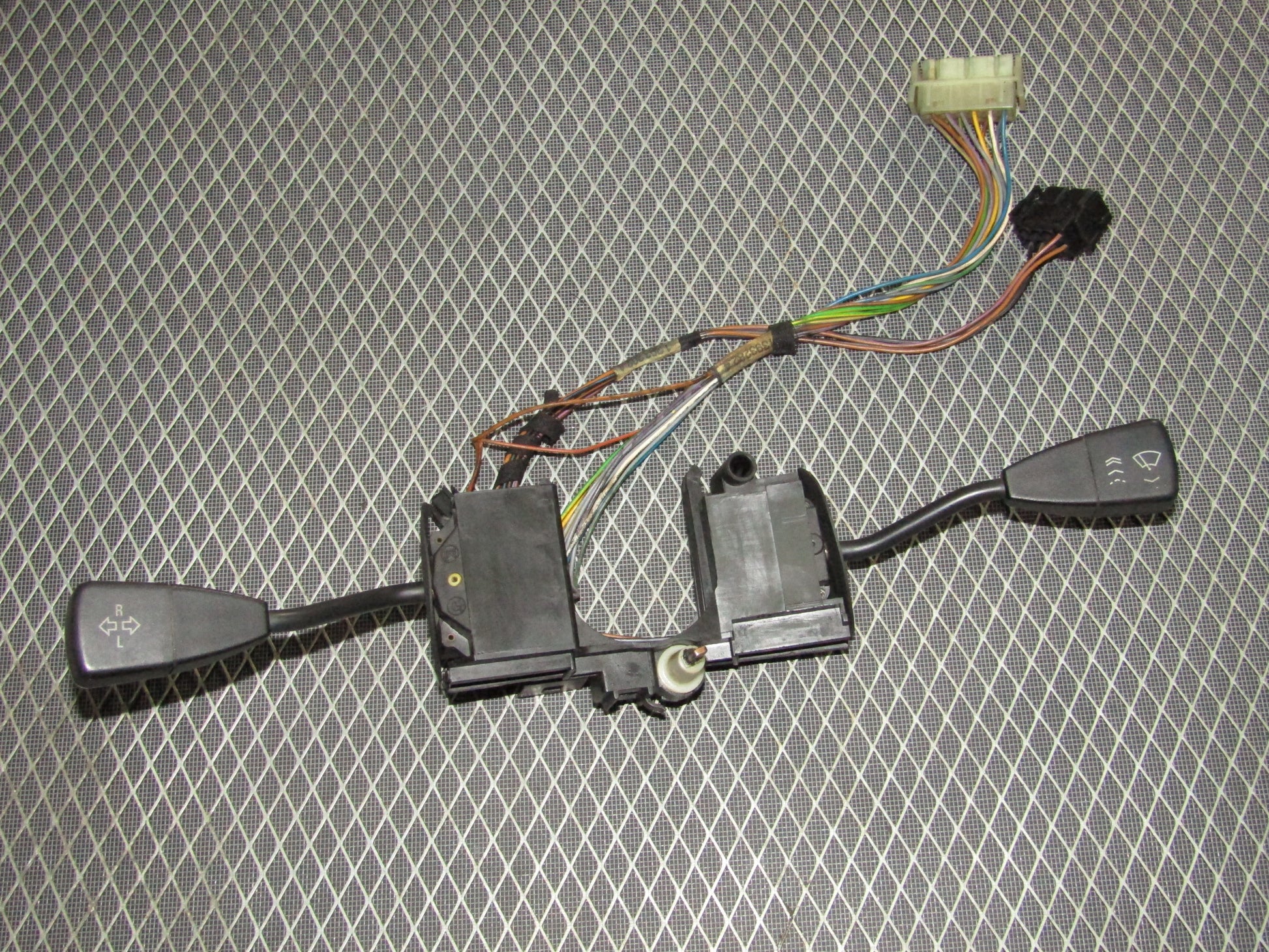 1992-1995 BMW 325 Sedan OEM Signal & Wiper Switch
