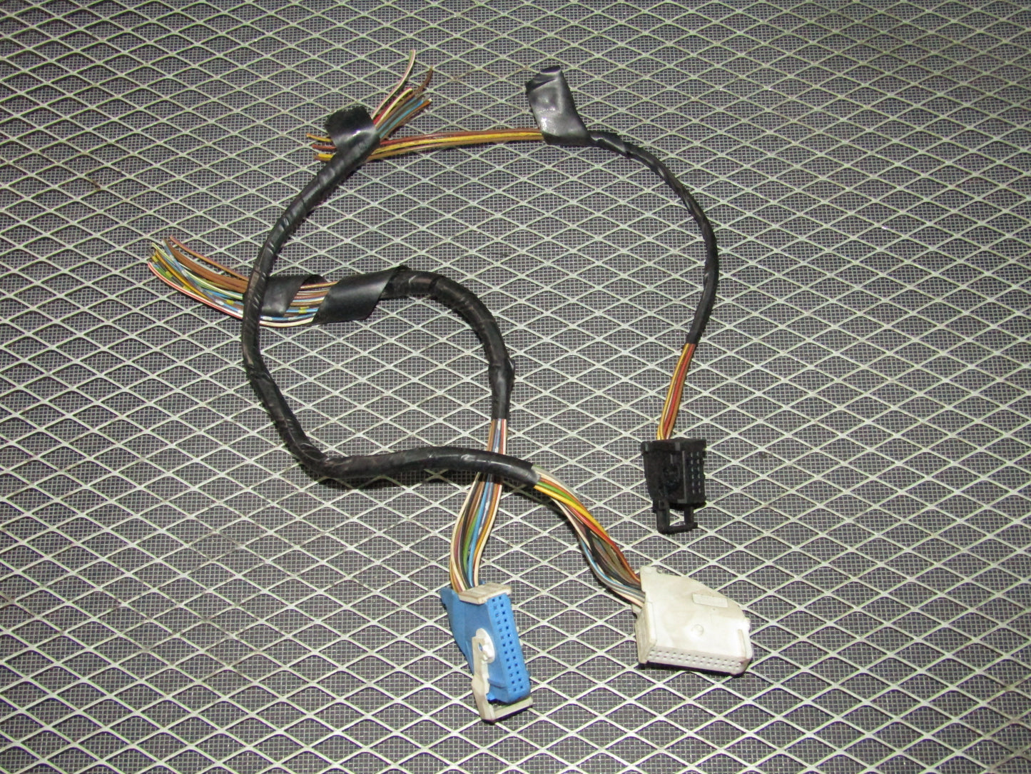 1992-1995 BMW 325 Sedan OEM Speedometer Instrument Cluster Pigtail Harness