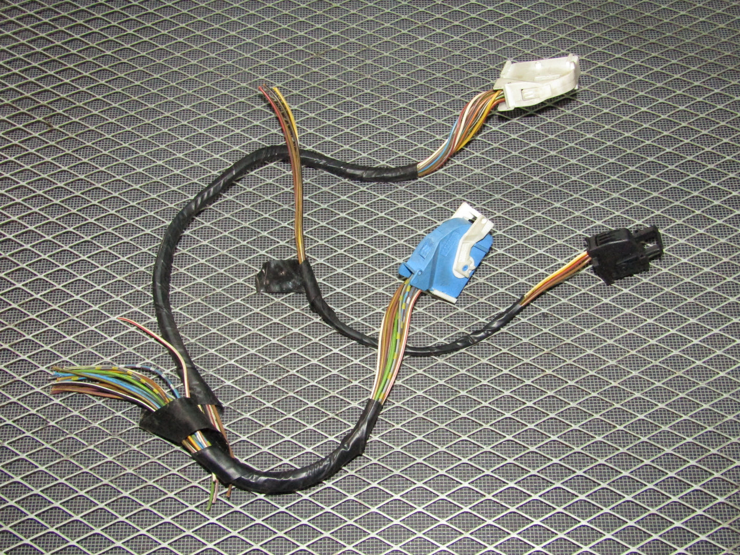1992-1995 BMW 325 Sedan OEM Speedometer Instrument Cluster Pigtail Harness