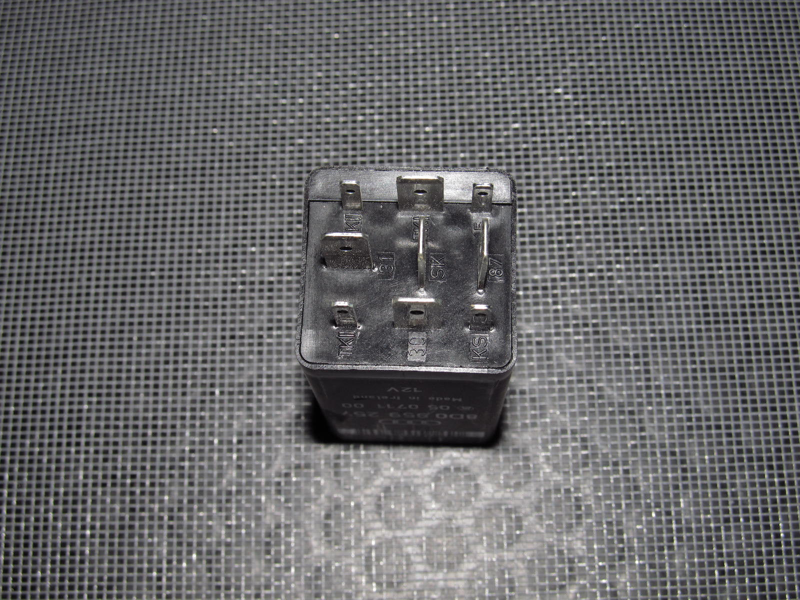 Audi & Volkswagen Universal Relay 8D0-959-257
