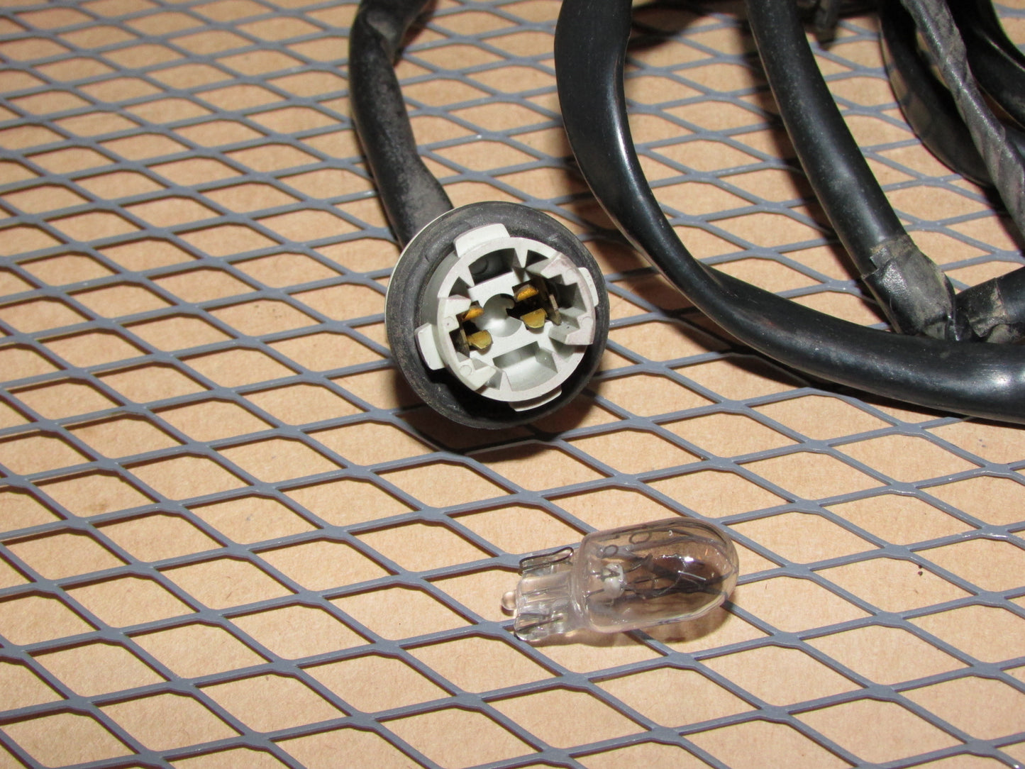 99 00 01 02 03 04 05 Mazda Miata OEM Rear Side Marker Bulb Socket & Wiring Harness