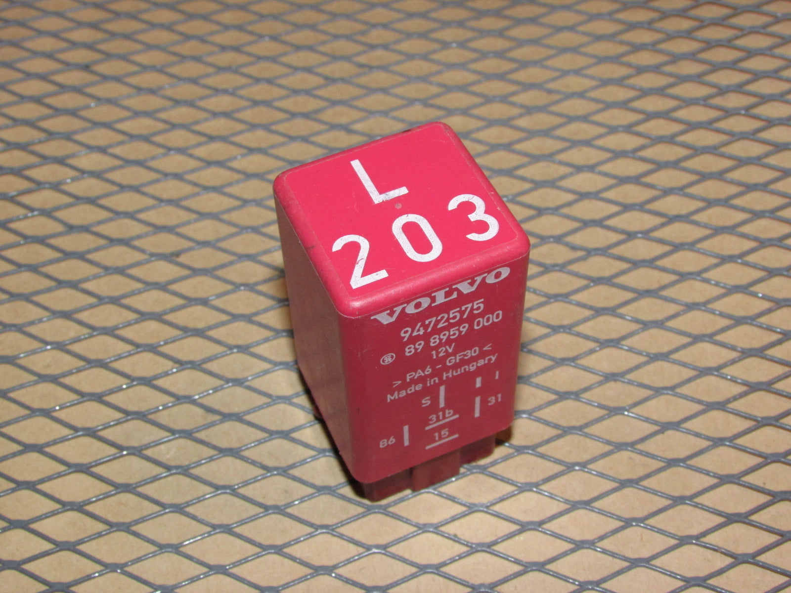 Volvo Relay L 203 / 9472575 / 89 8959 000 / 12V PA6-GF30