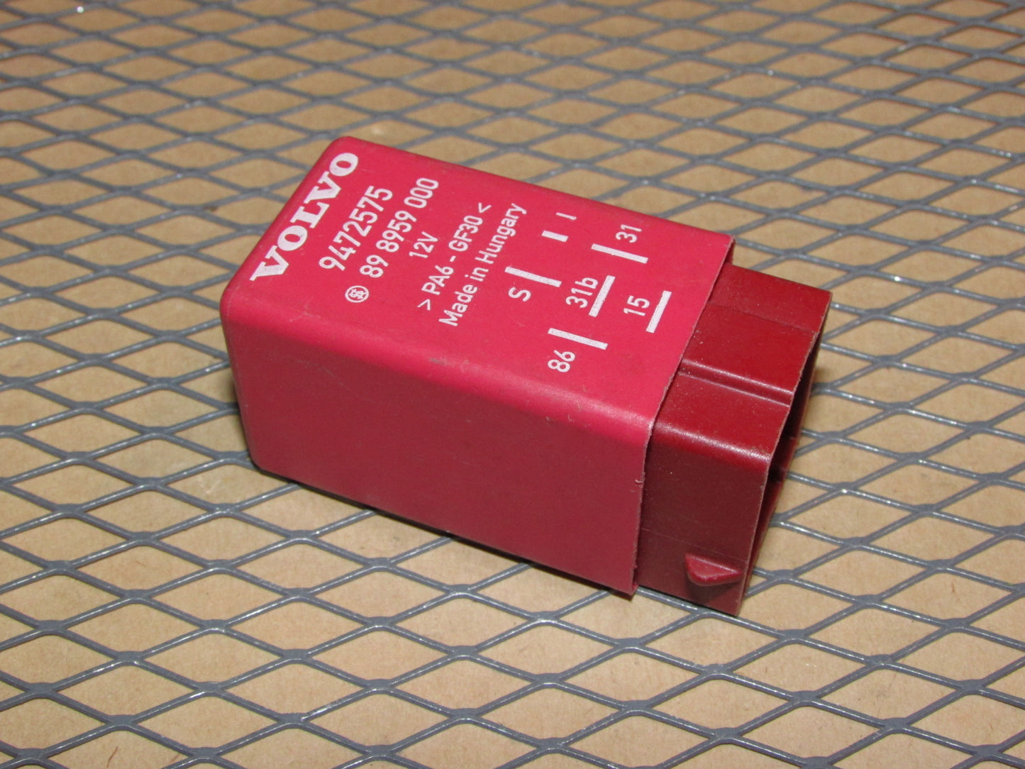 Volvo Relay L 203 / 9472575 / 89 8959 000 / 12V PA6-GF30