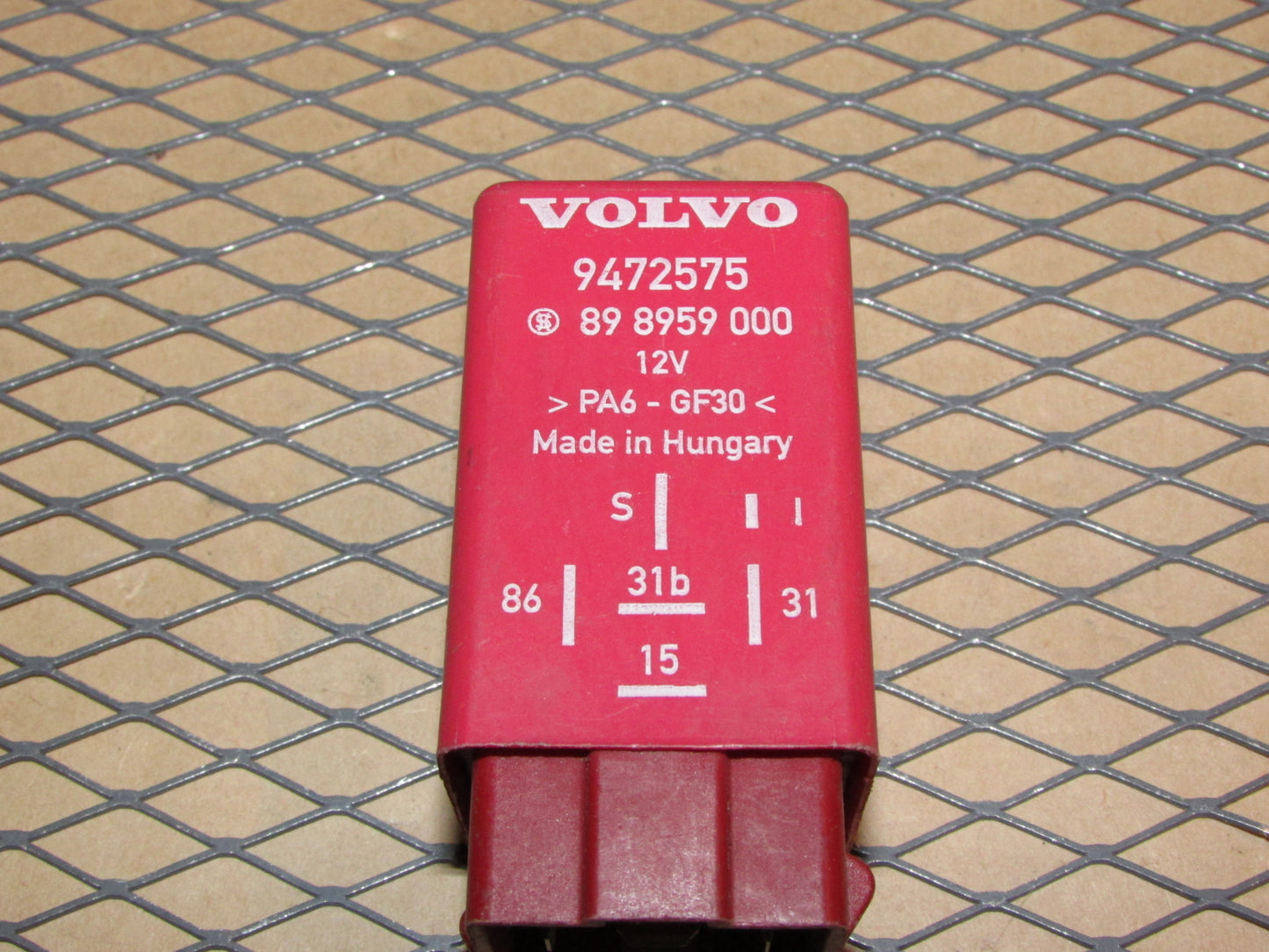 Volvo Relay L 203 / 9472575 / 89 8959 000 / 12V PA6-GF30