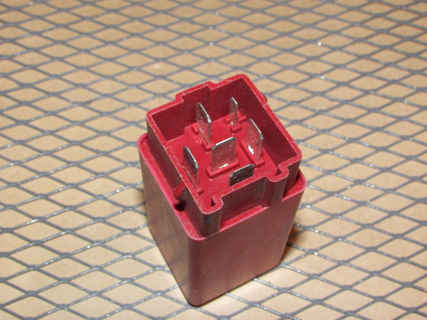 Volvo Relay L 203 / 9472575 / 89 8959 000 / 12V PA6-GF30