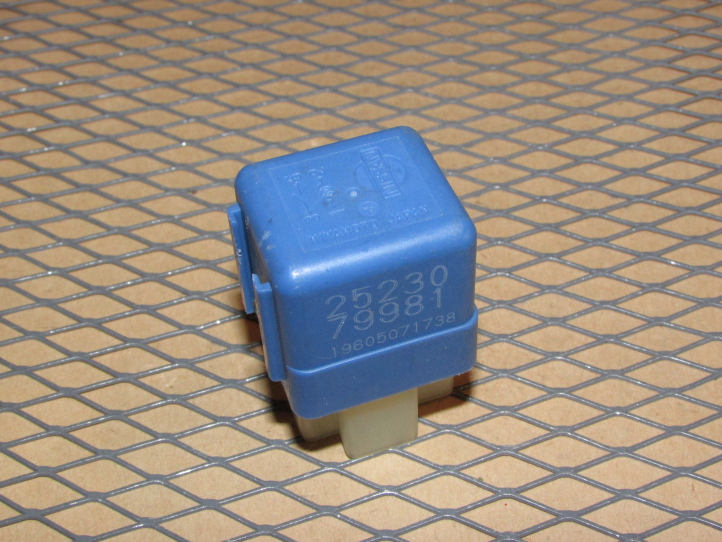 Nissan & Infiniti Relay 25230-79981