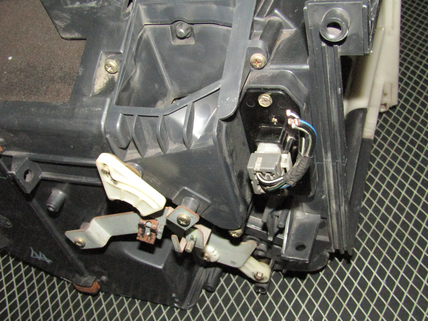 94 95 96 97 Mitsubishi 3000GT Heater Core Resistor Temperature Sensor Pigtail Harness