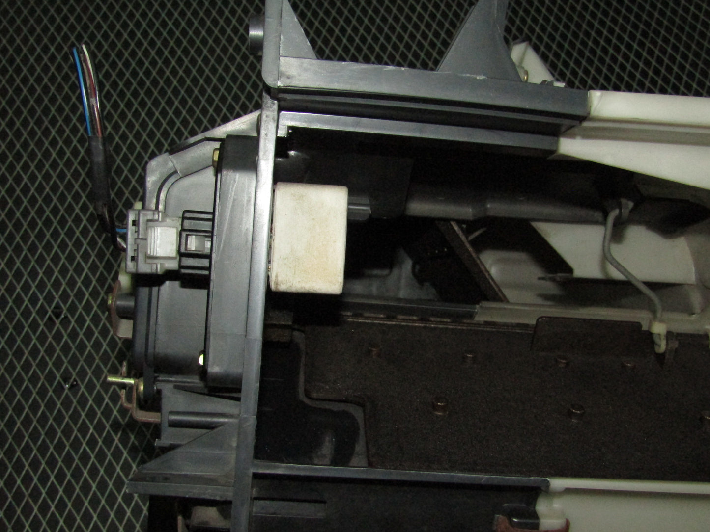 94 95 96 97 Mitsubishi 3000GT Heater Core Resistor Temperature Sensor Pigtail Harness