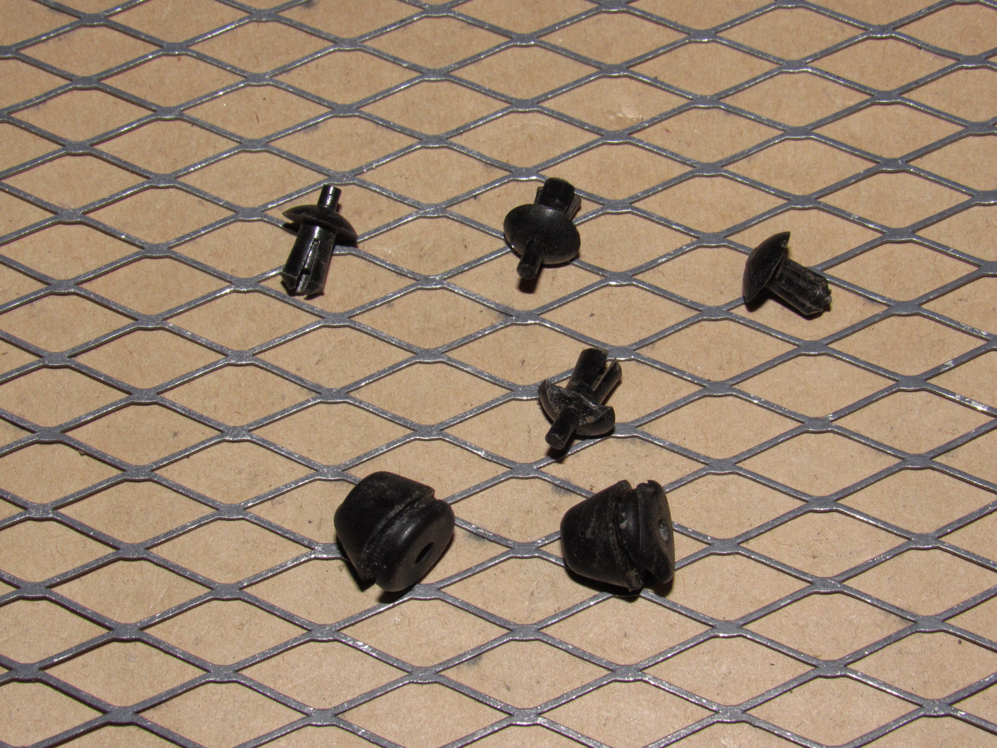 68 69 70 71 Volkswagen Beetle OEM Glove Box Rivet Clips & Rubber Stopper