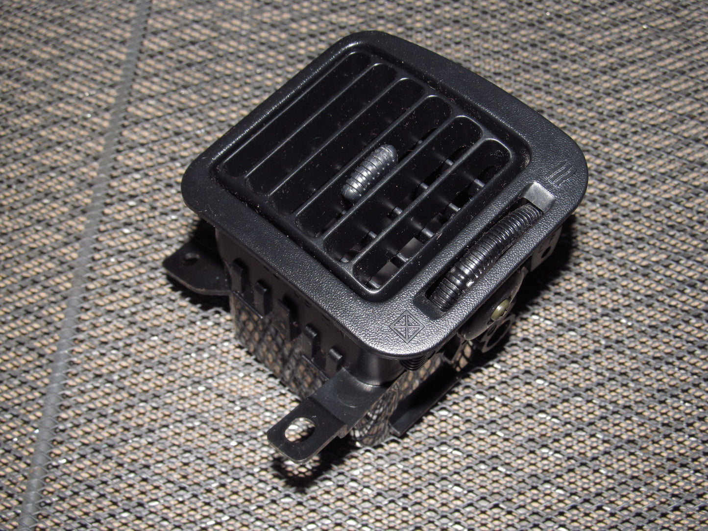 94 95 96 97 Mitsubishi 3000GT OEM Dash A/C Heater Vent - Right