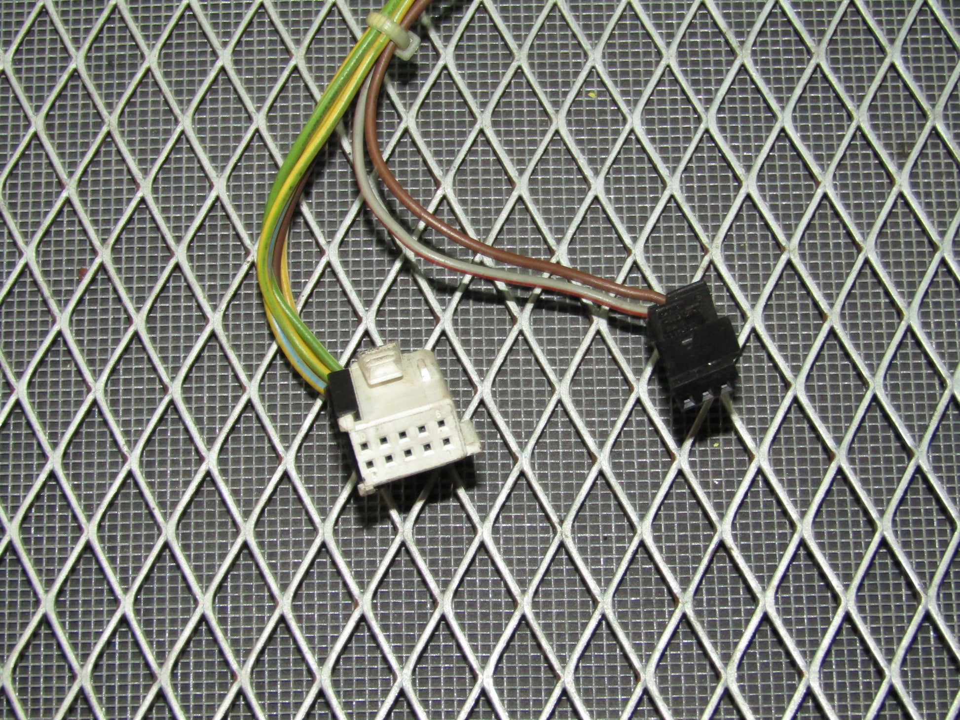 1992-1995 BMW 325 Sedan OEM Suspension Switch Pigtail Harness