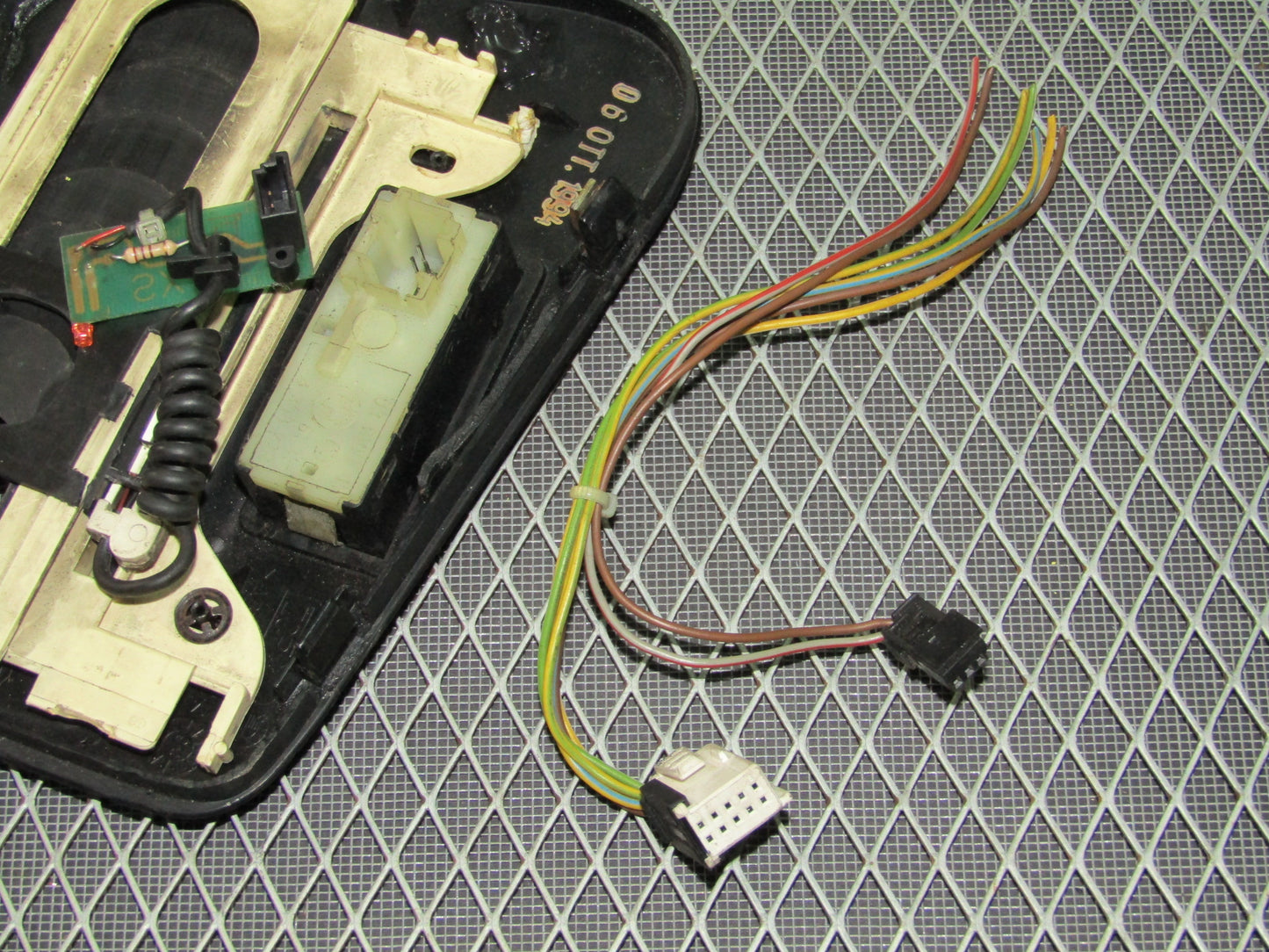 1992-1995 BMW 325 Sedan OEM Suspension Switch Pigtail Harness