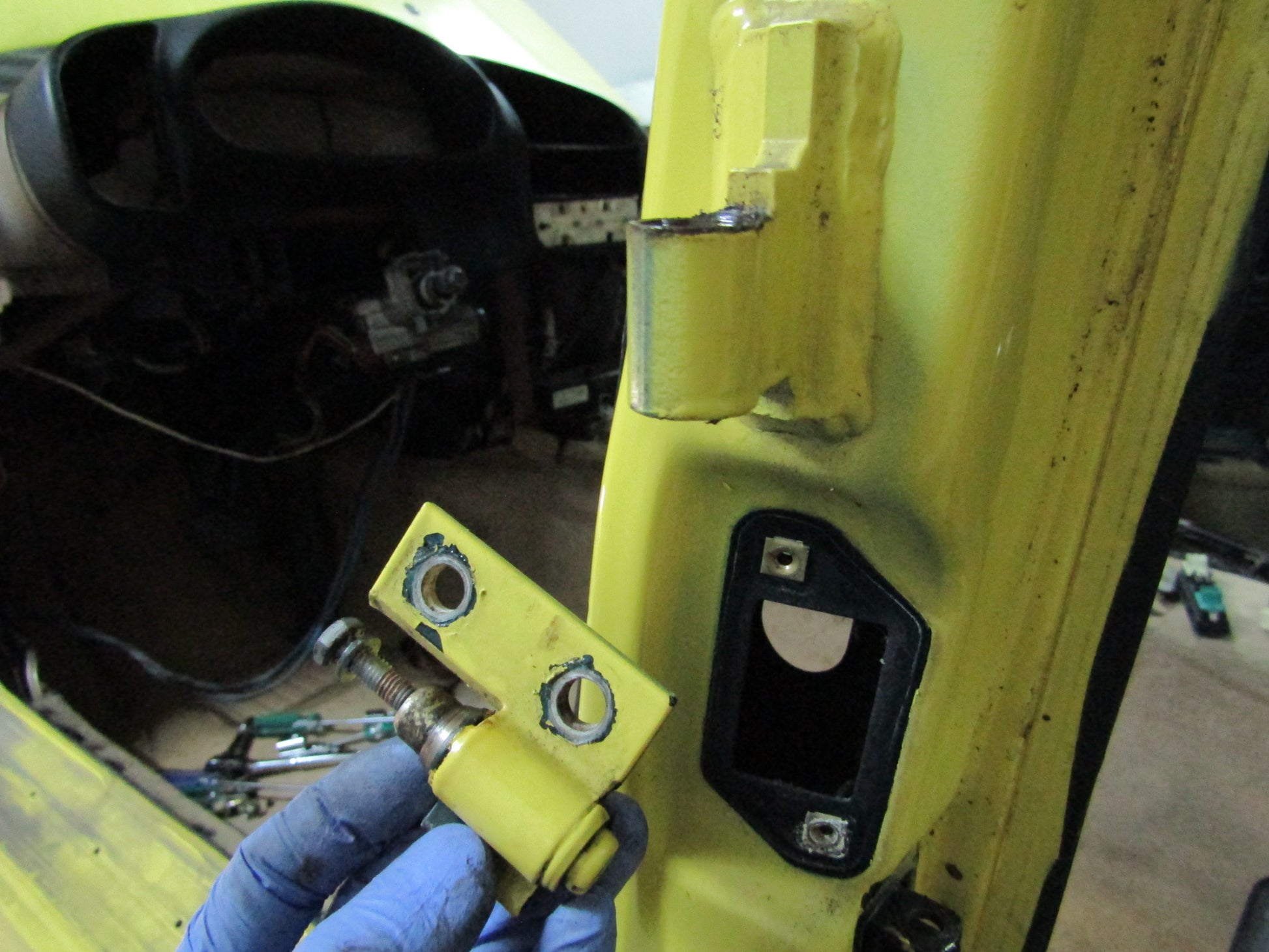 1992-1995 BMW 325 Sedan OEM Door Hinges - Rear Left