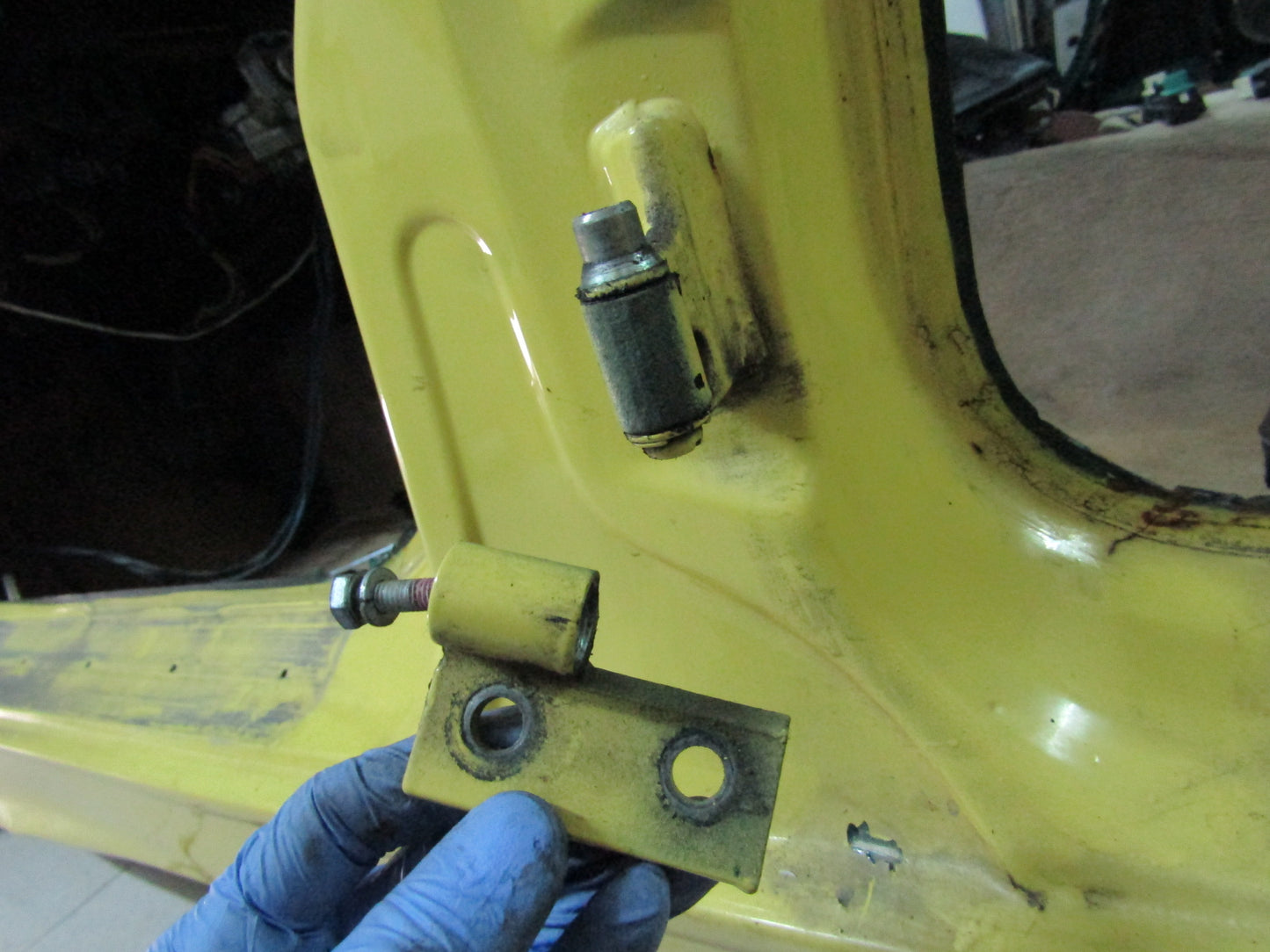 1992-1995 BMW 325 Sedan OEM Door Hinges - Rear Left