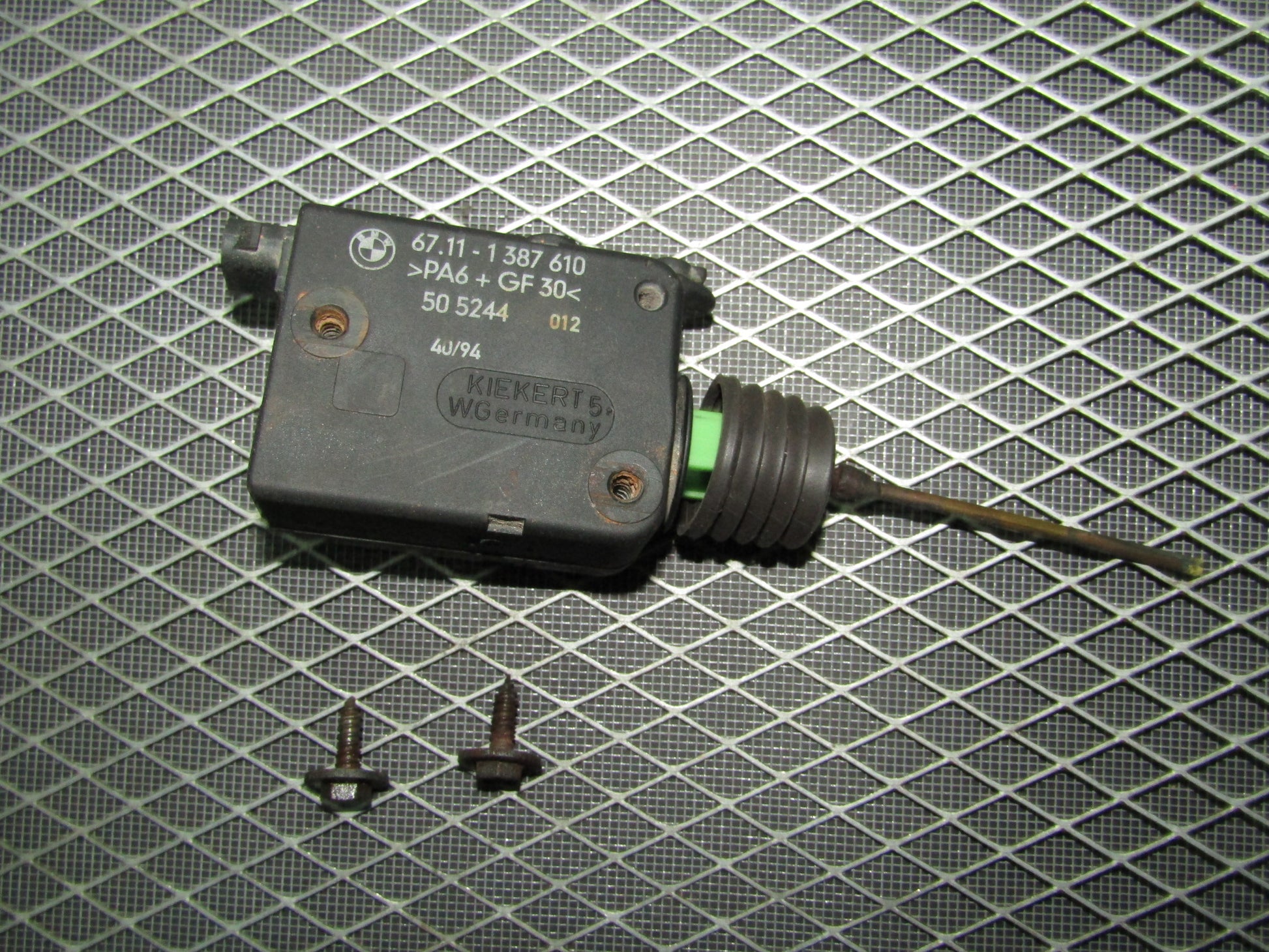 92 93 94 95 BMW 325 OEM Gas Door Cover Lock Actuator
