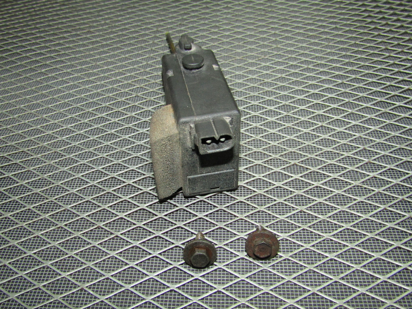 92 93 94 95 BMW 325 OEM Gas Door Cover Lock Actuator
