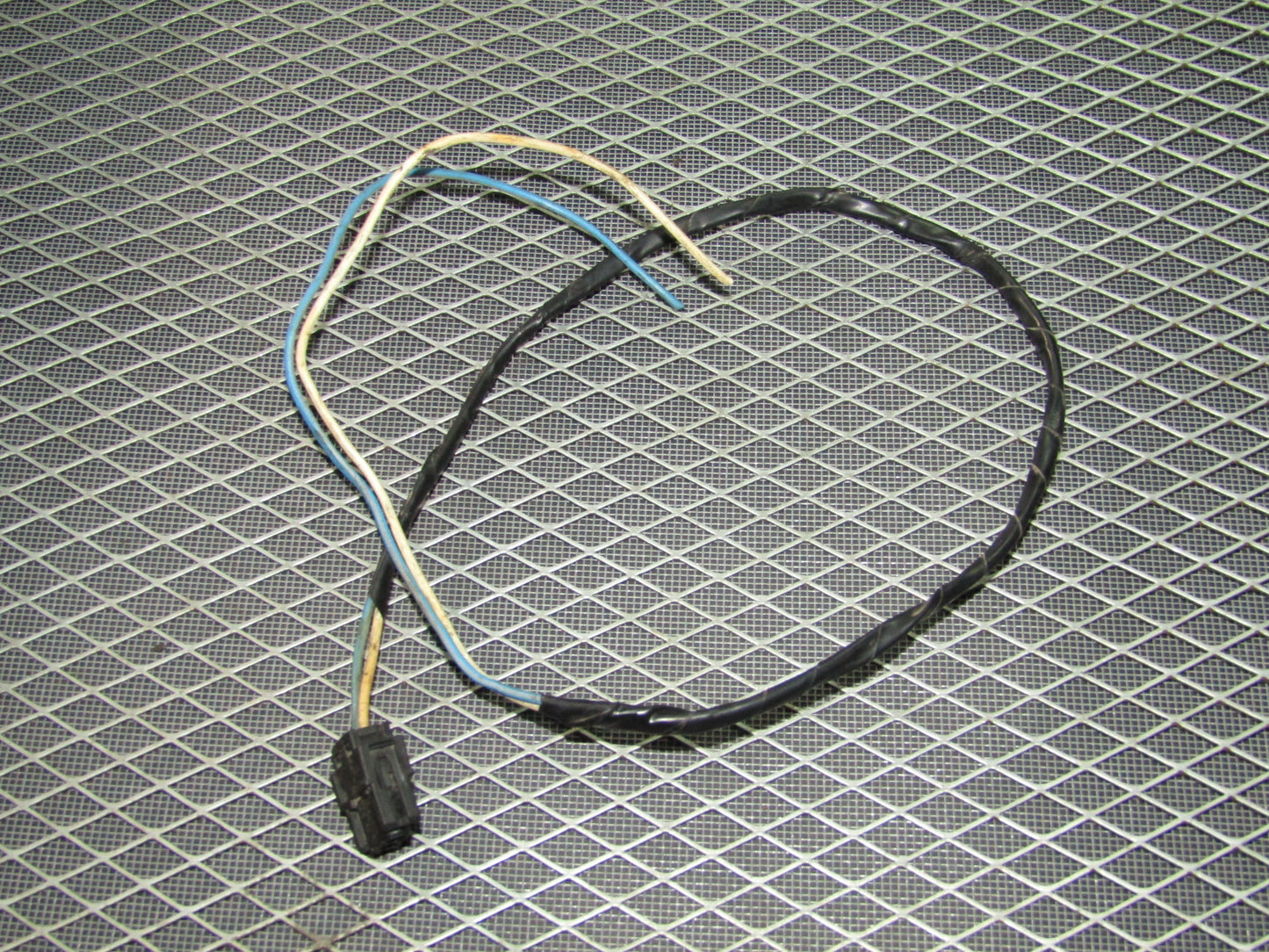 92 93 94 95 BMW 325 OEM Gas Door Cover Lock Actuator Pigtail Harness