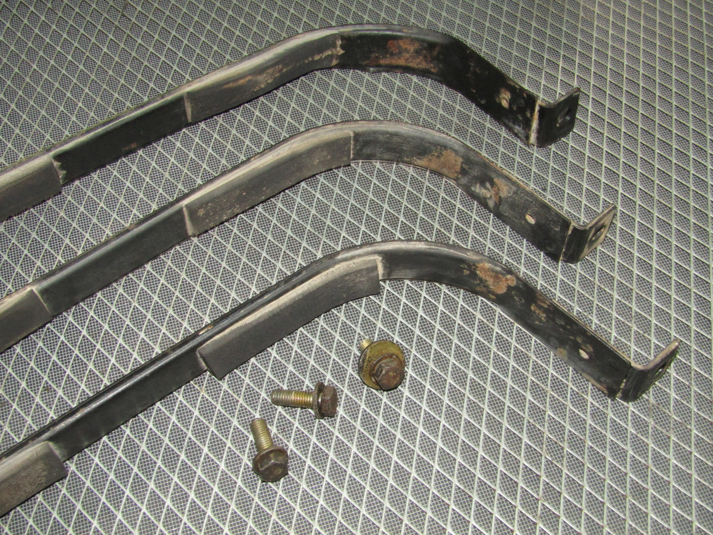 92 93 94 95 BMW 325 Sedan OEM Gas Tank Mounting Strapping
