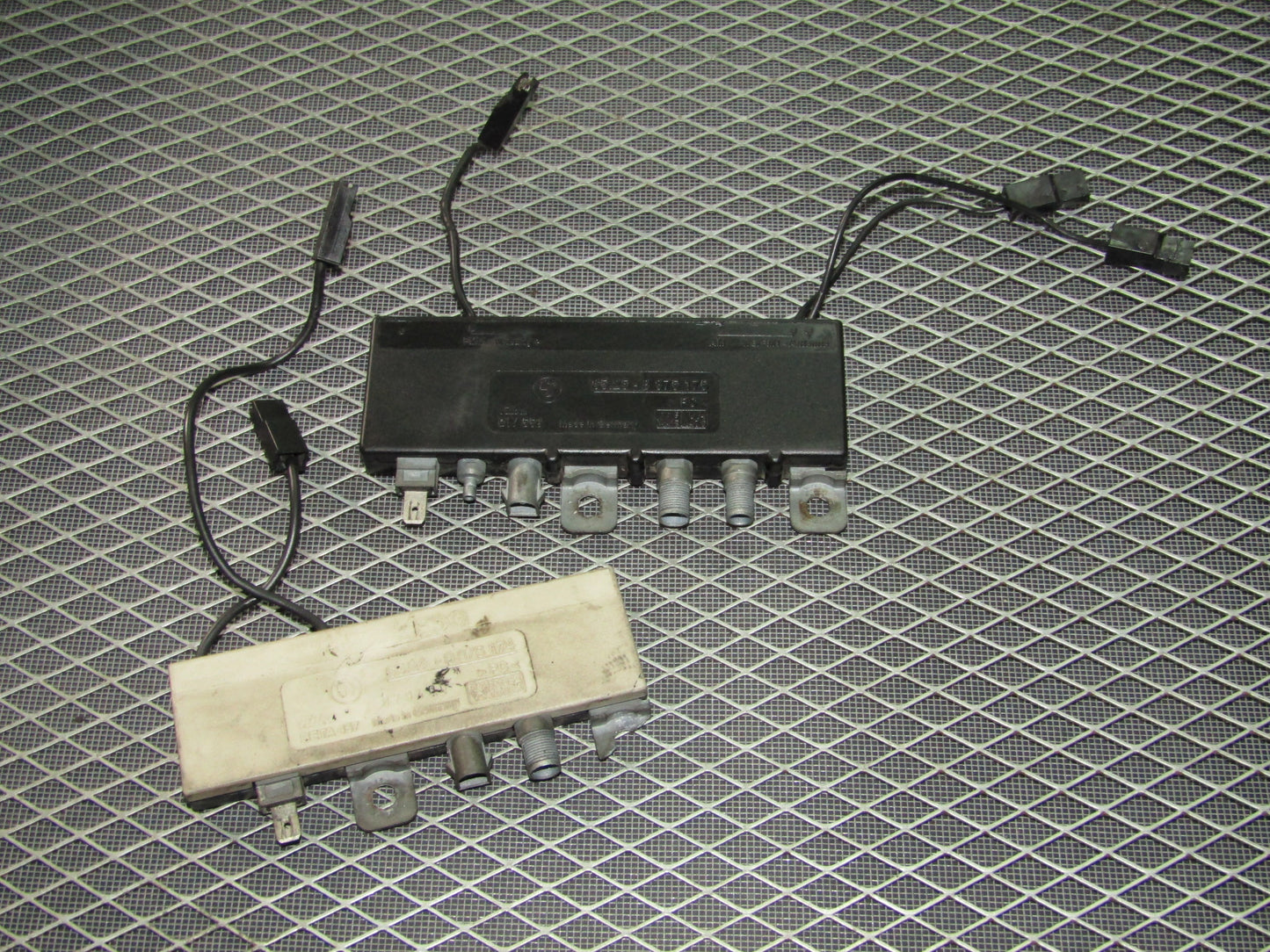 92 93 94 95 BMW 325 Sedan OEM Antenna Module