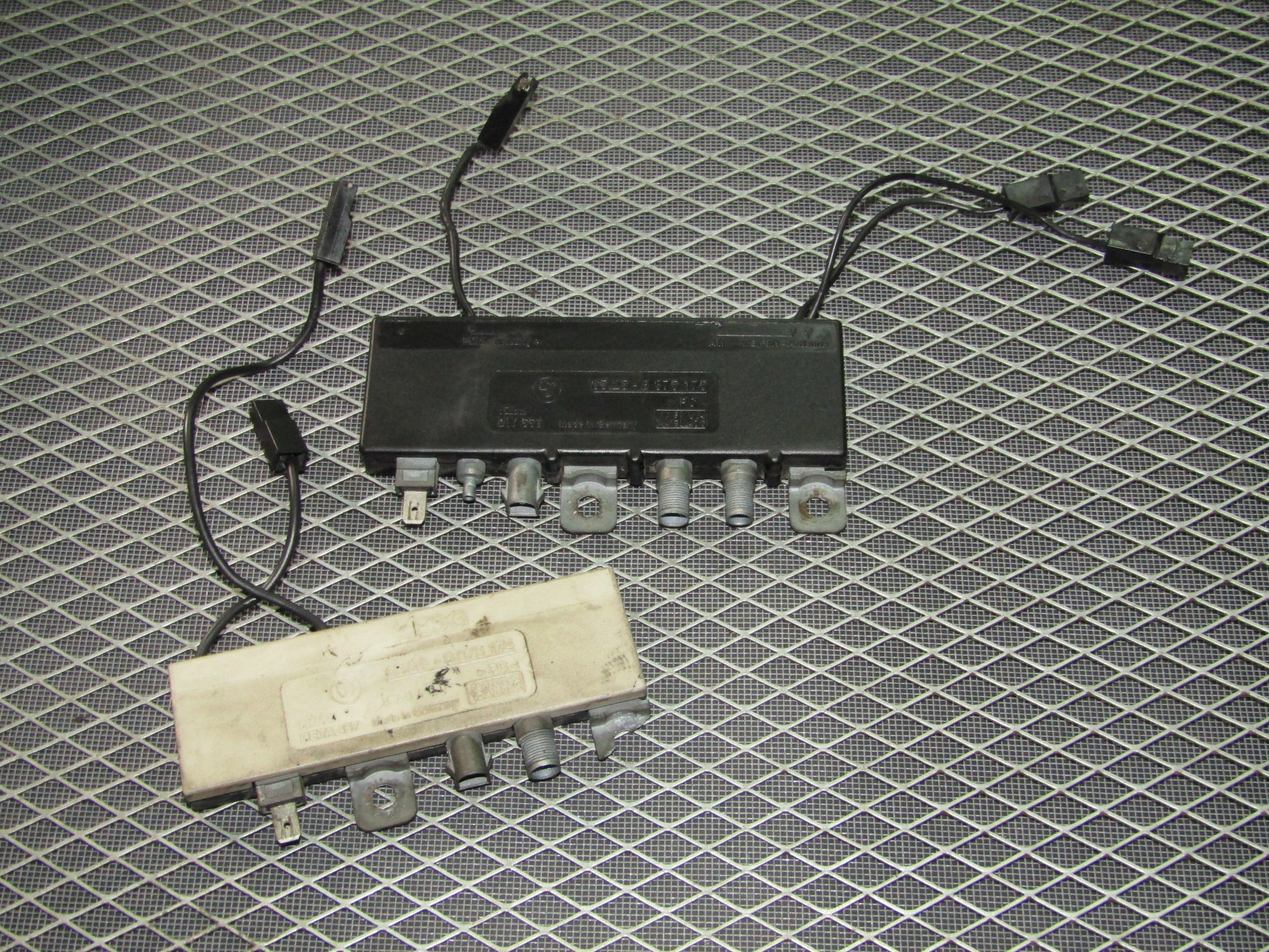 92 93 94 95 BMW 325 Sedan OEM Antenna Module