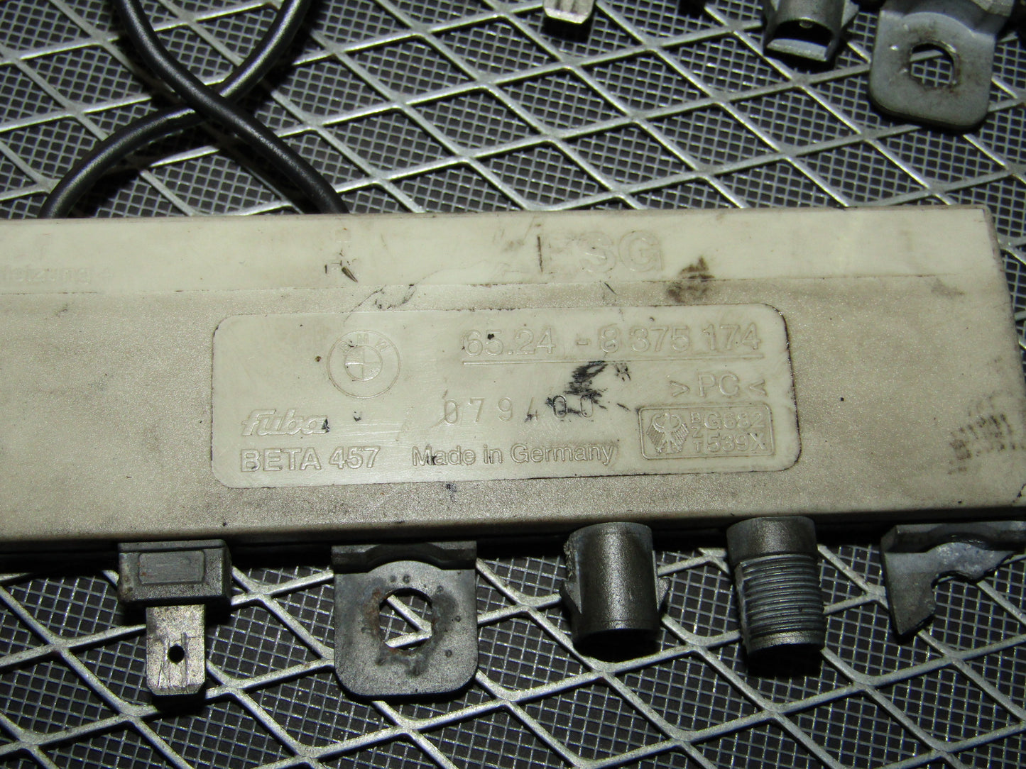 92 93 94 95 BMW 325 Sedan OEM Antenna Module