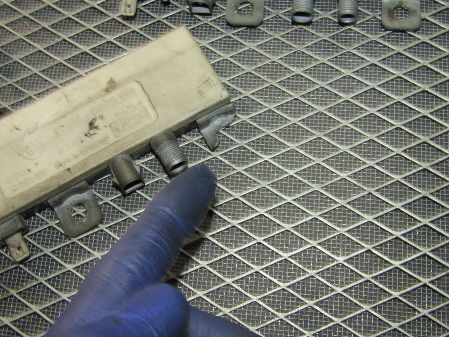 92 93 94 95 BMW 325 Sedan OEM Antenna Module