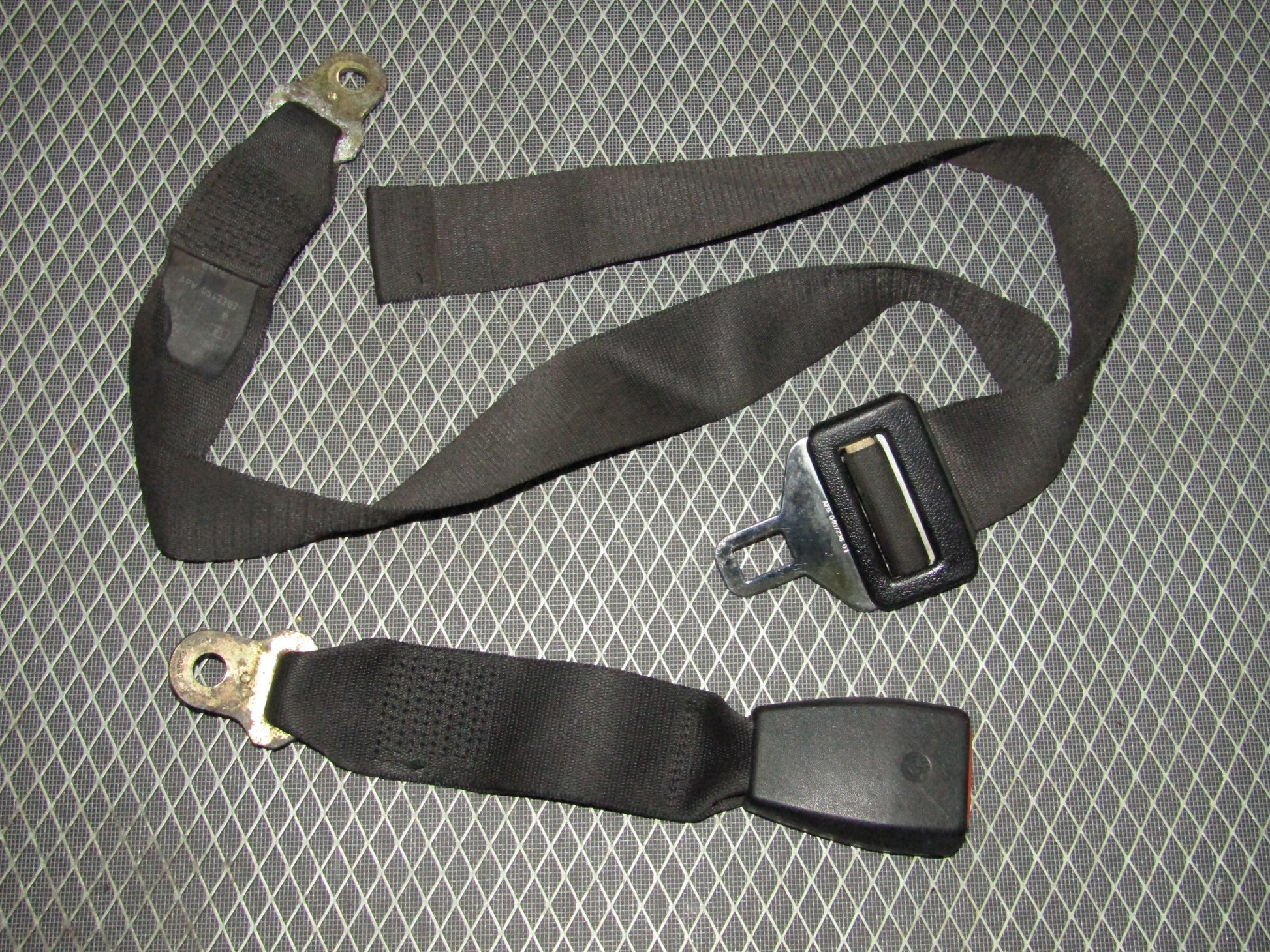 1992-1995 BMW 325 Sedan OEM Rear Center Seat Belt & Buckle