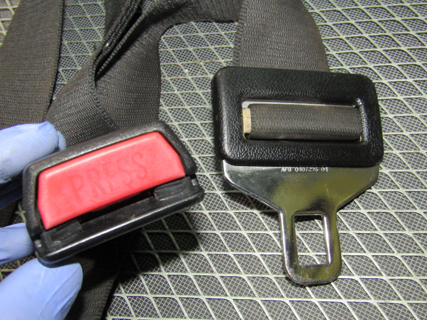 1992-1995 BMW 325 Sedan OEM Rear Center Seat Belt & Buckle