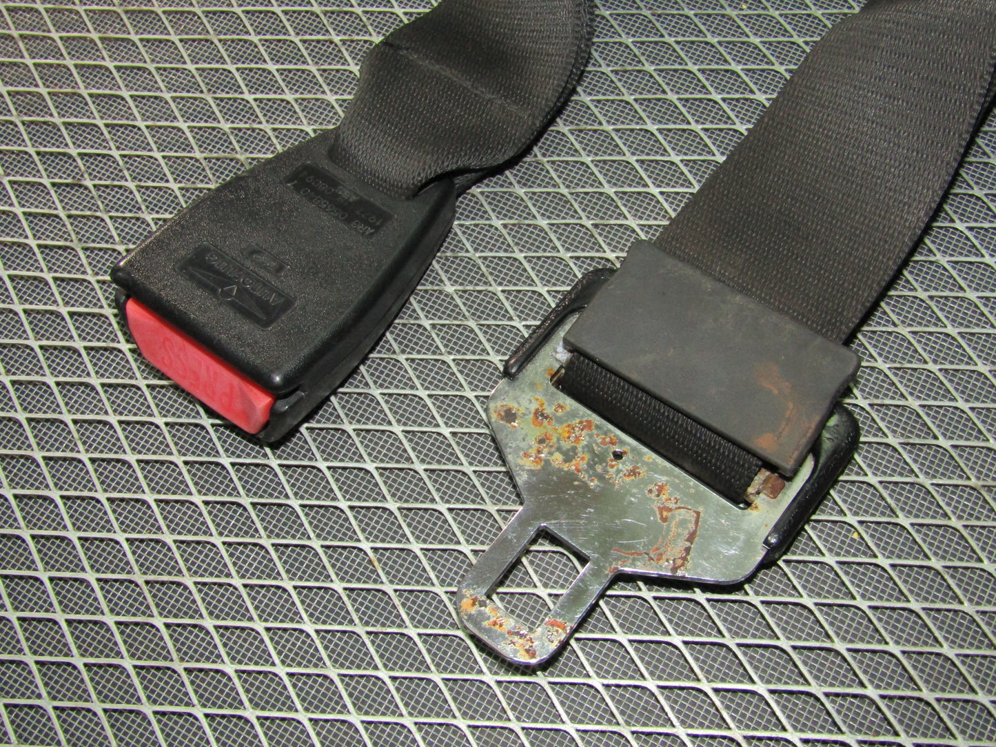 1992-1995 BMW 325 Sedan OEM Rear Center Seat Belt & Buckle