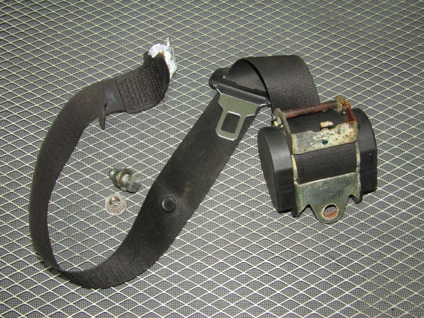 1992-1995 BMW 325 Sedan OEM Seat Belt - Rear Left