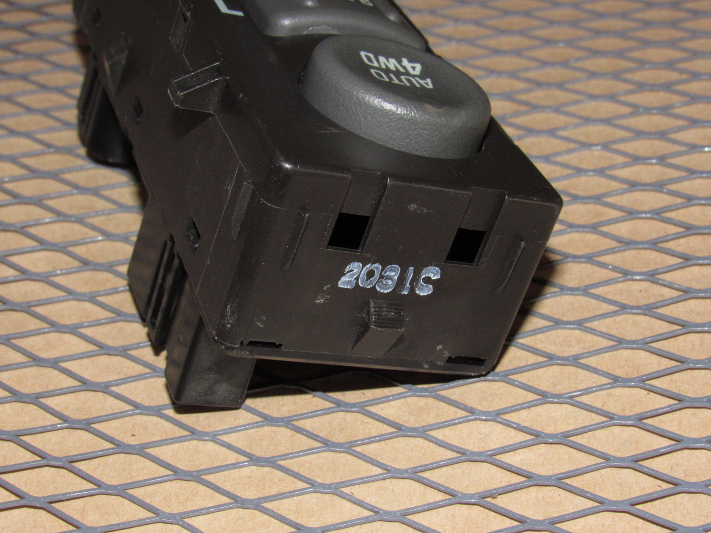 02 Chevrolet Avalanche OEM Auto 4WD 2WD Transfer Case Switch