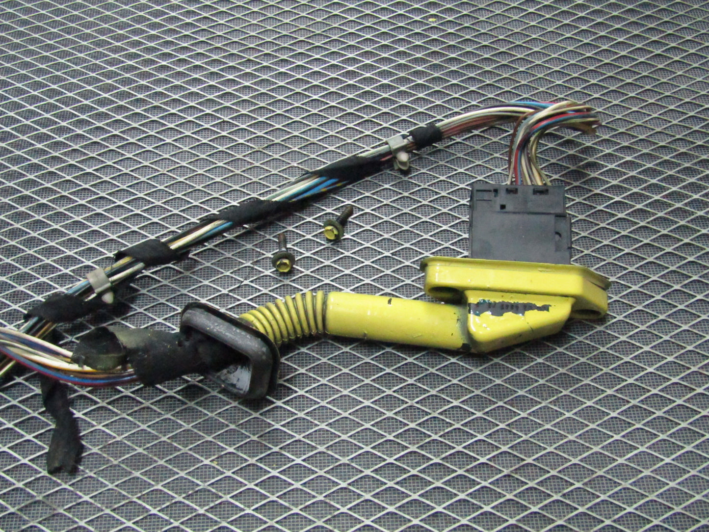 1992-1995 BMW 325 Sedan OEM Door Pigtail Harness & Boot - Rear Right